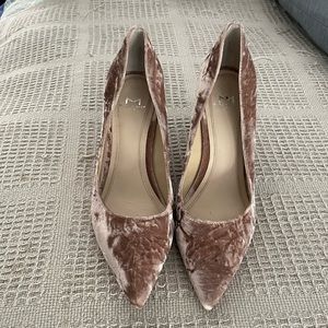 Marc Fisher blush pink suede pump
